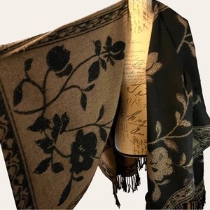 Reversible Black & Tan Poncho Wrap OS